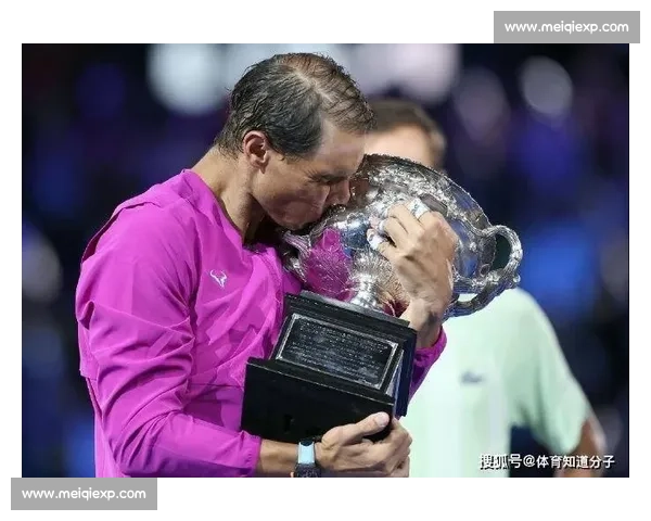 英雄惜英雄!网球颁奖礼上,老对手送上最真挚祝福 英雄惜英雄!网球颁奖礼上,老对手送上最真挚祝福